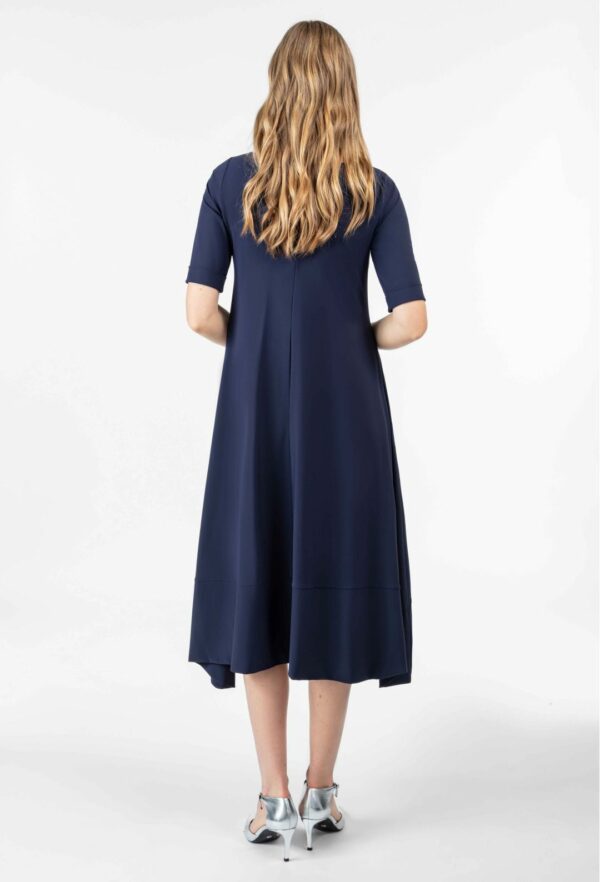 Retrouvez l'élégance d'une robe pour femme Closed disponible à Tarbes chez Ann'C