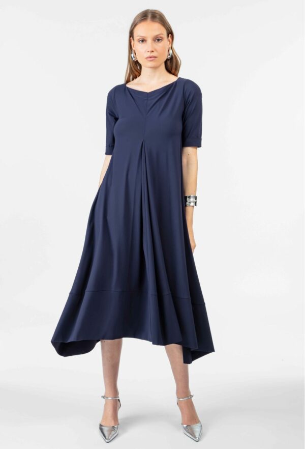 Retrouvez l'élégance d'une robe pour femme Closed disponible à Tarbes chez Ann'C