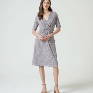 Des robes super originales, des coupes et des matières tops, des robes imprimées de rêves, testez les robes Surkana !