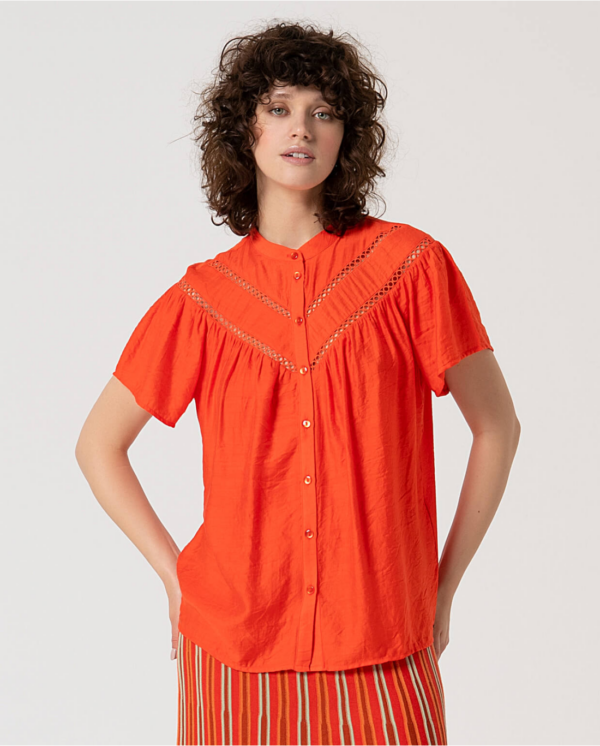 venez découvrir les blouses femme à la boutique de prêt à porter multimarques à Tarbes