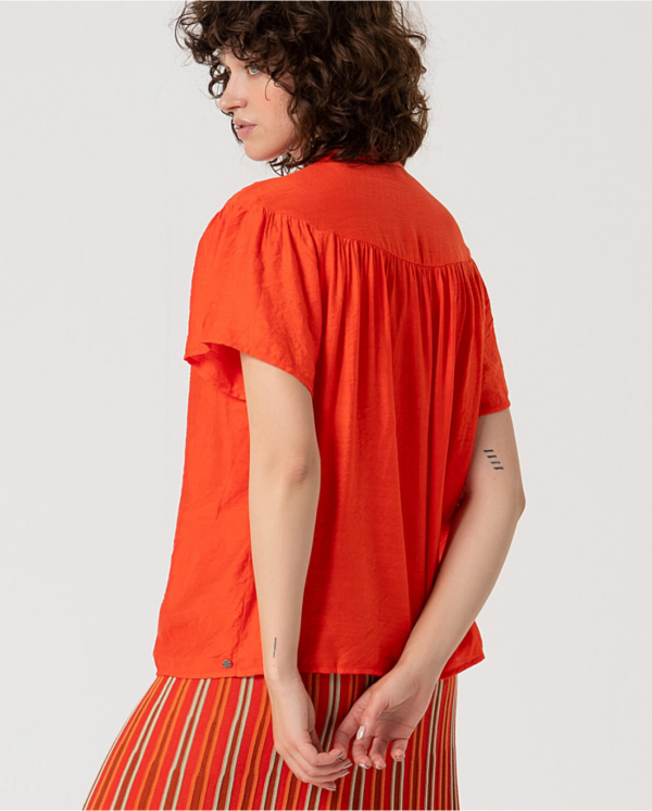 venez découvrir les blouses femme à la boutique de prêt à porter multimarques à Tarbes