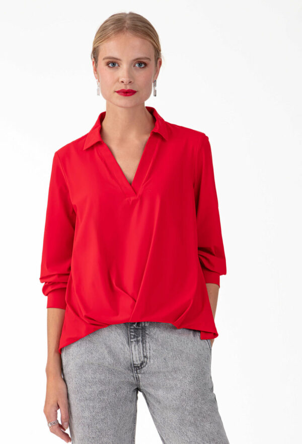 A découvrir chez Ann'C à Tarbes La Blouse manches longues DUNE en jersey technique rouge INDIES