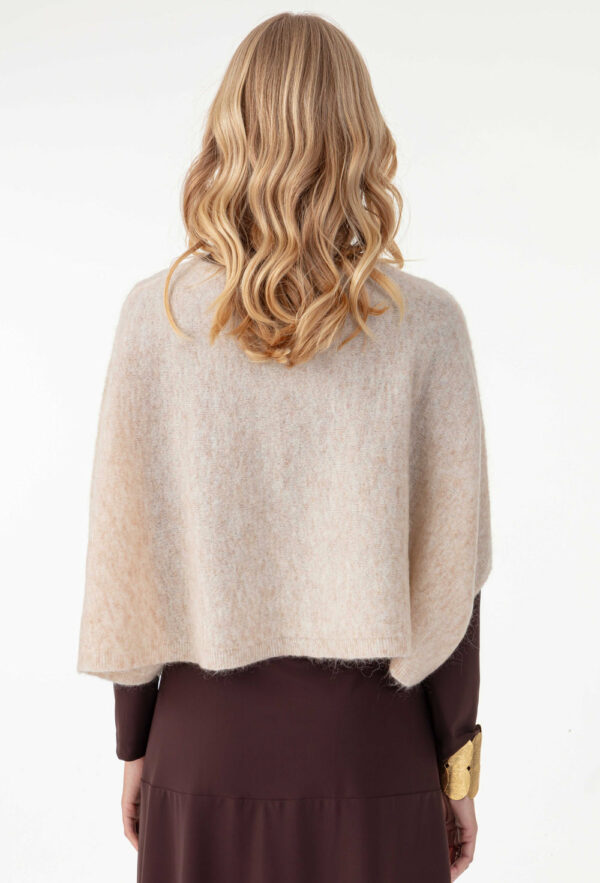 PULL CAPE COLLECTION AUTOMNE HIVER 2025 ANNC TARBES