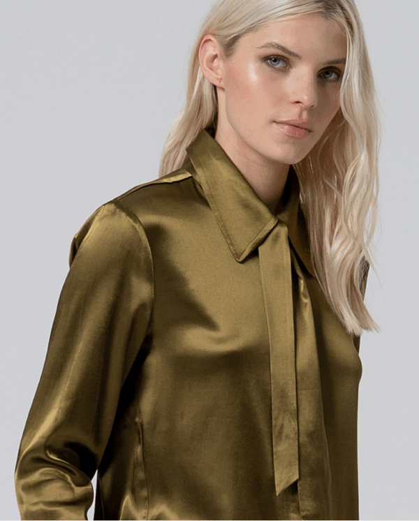 Blouse en satin fluide avec encolure à lacets Vert SURKANA ANNC TARBES