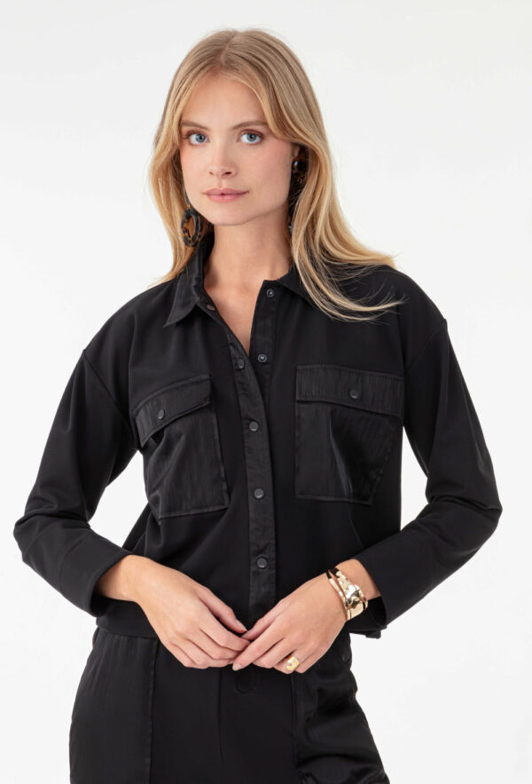 Veste ZADIE Veste ZADIE NOIR en jersey technique La veste noir ZADIE en jersey technique et détails nylon crinkle, c’est la pièce moderne à adopter cette saison !
