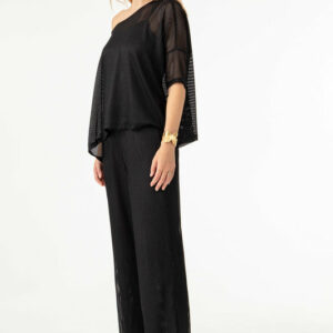 Pantalon AUSTIN noir en maille filet fluide Le pantalon Austin joue la transparence avec subtilité grâce à sa maille filet fluide et sa coupe droite, pour une silhouette élégante et contemporaine.