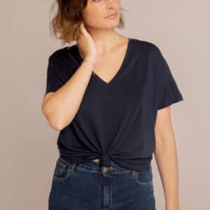 Les t-shirts Anonym Apparel on les adore, pour leur coupe ample, minimaliste et surtout super confortable. Une coupe ample mais féminine par son encolure V.